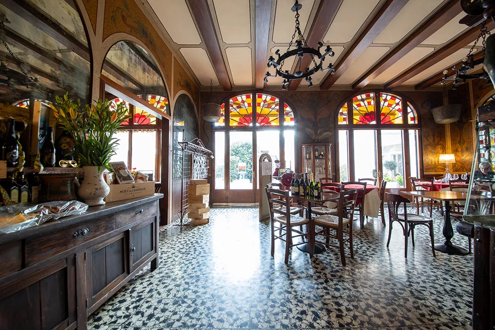 Enoteca La Fenice locale